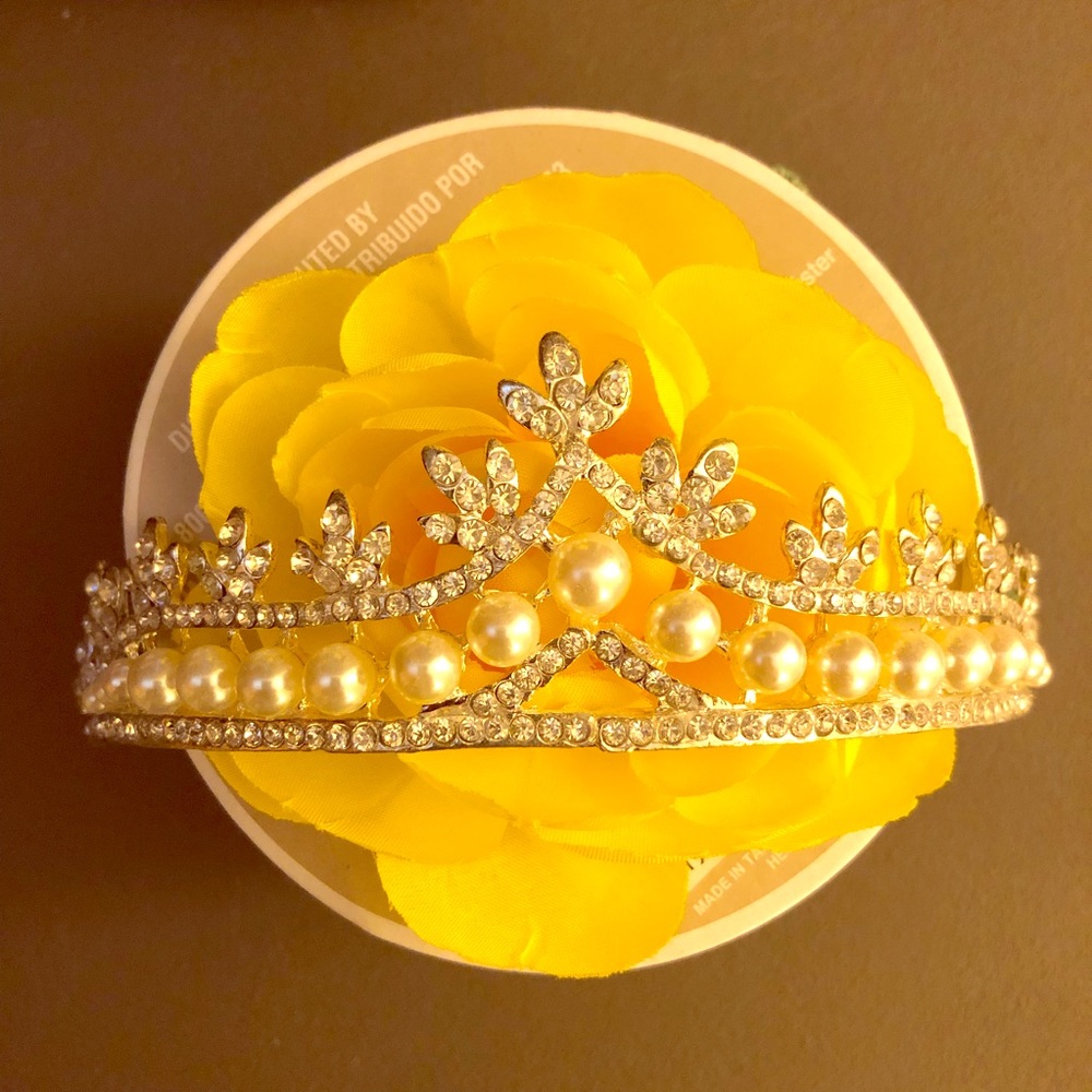 Tiara with crystals and pearls
